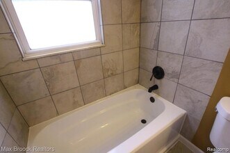 18451 Delaware Ave, Unit 09310 in Redford Township, MI - Building Photo - Building Photo