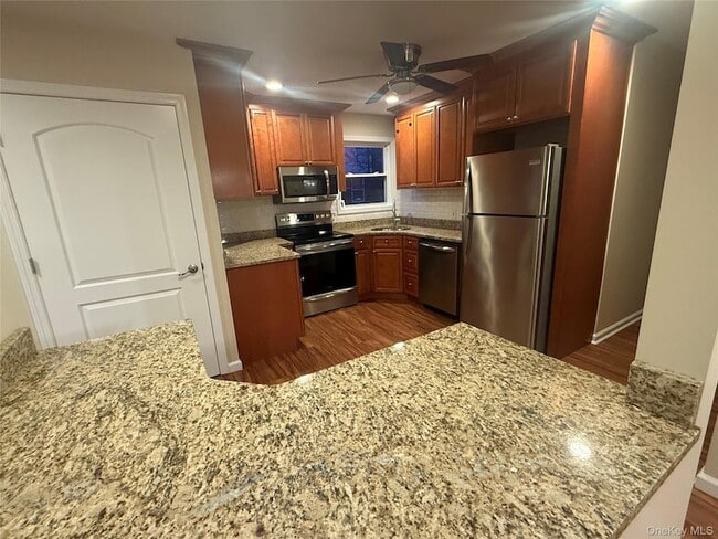 192 S Long Beach Rd in Rockville Centre, NY - Foto de edificio - Building Photo