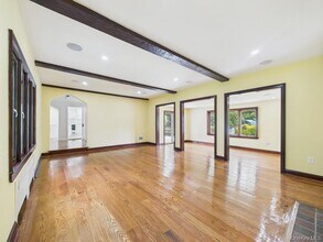 75 Lord Kitchener Rd in New Rochelle, NY - Building Photo - Building Photo