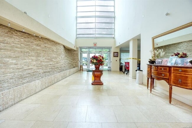 171 Great Neck Rd in Great Neck Plaza, NY - Building Photo - Building Photo