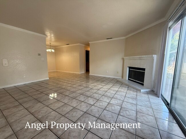 6557 37th Ave in Sacramento, CA - Building Photo - Building Photo