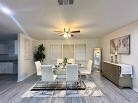 5346 Windswept Ln in Houston, TX - Building Photo