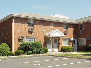 86 Amherst Ave, Unit 8 in Agawam, MA - Building Photo - Building Photo