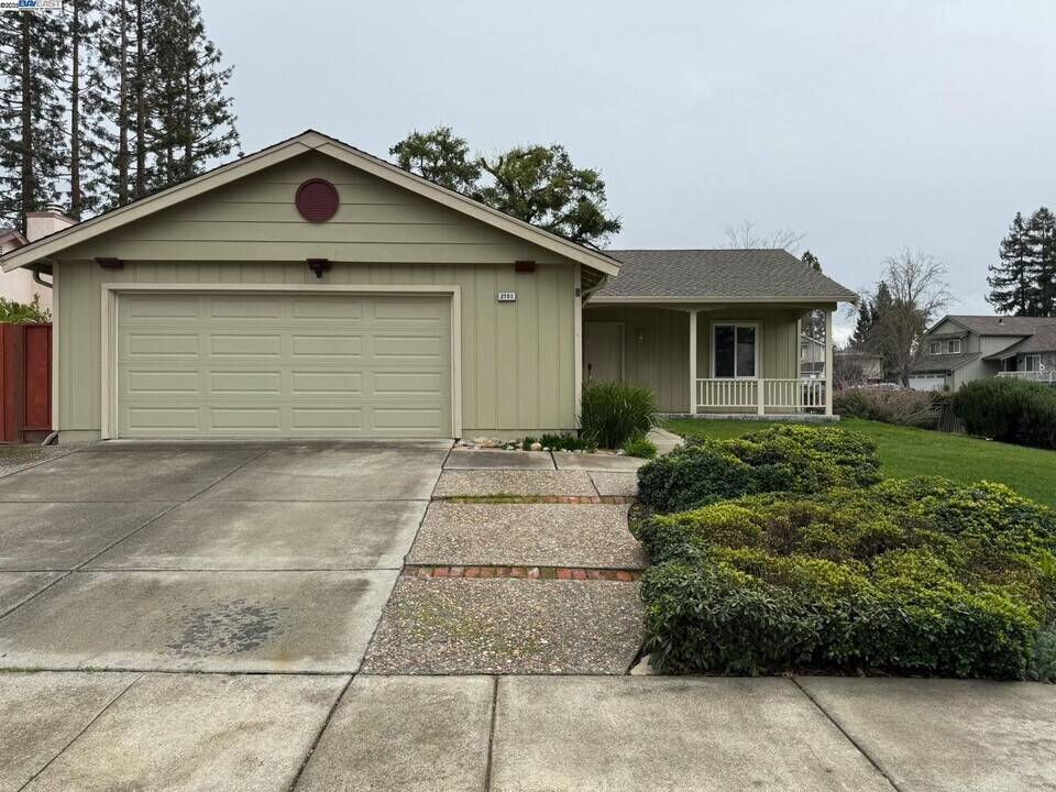 2701 Laramie Gate Cir in Pleasanton, CA - Building Photo