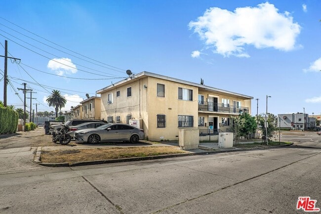 property at 4777 San Vicente Blvd