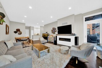 550 W Fulton St in Chicago, IL - Building Photo - Building Photo