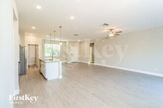 706 Reading St SE in Palm Bay, FL - Foto de edificio - Building Photo