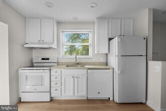 6064 Drum Point Rd in Deale, MD - Building Photo - Building Photo