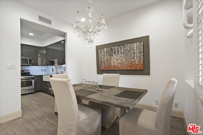 16123 W Sunset Blvd in Los Angeles, CA - Building Photo - Building Photo
