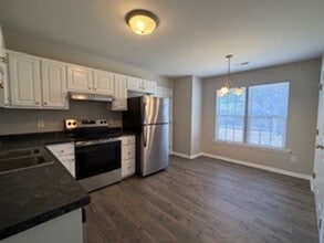 312 Laurel Hill Dr in Burlington, NC - Building Photo - Building Photo