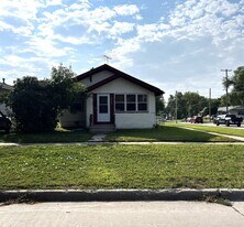 1044 16th St N in Fargo, ND - Building Photo