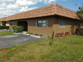 7006 NW 78th Ave in Tamarac, FL - Building Photo