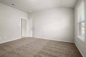 212 Barton Crk in Huntsville, TX - Building Photo - Building Photo