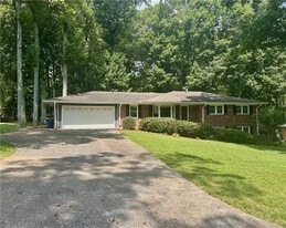 2805 Pine Hill Dr in Kennesaw, GA - Building Photo