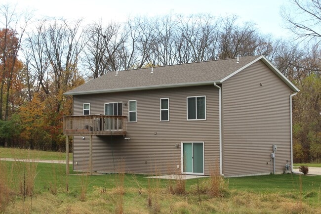 966 Manitou Trail in Iowa City, IA - Building Photo - Building Photo