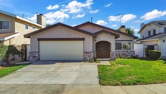 1688 Bruin St in Los Angeles, CA - Building Photo