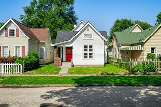 906 Villa Ave in Indianapolis, IN - Building Photo - Building Photo