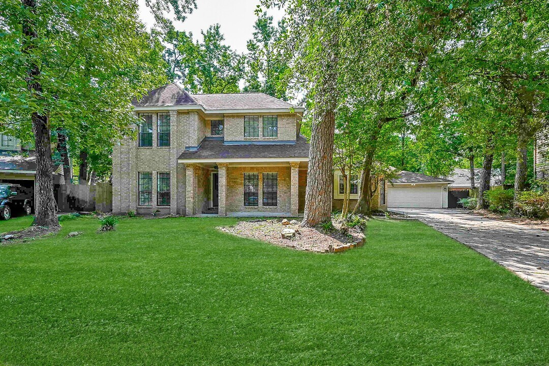 31 Silent Brook Pl in The Woodlands, TX - Building Photo