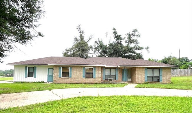 1901 Mistletoe Ln in Rockdale, TX - Foto de edificio - Building Photo