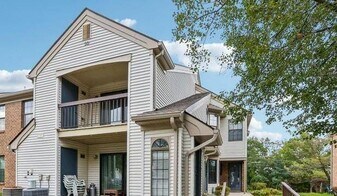 3015 Lighthouse Ln in Sayreville, NJ - Building Photo