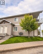 8640-8103 103 Ave in Grande Prairie, AB - Building Photo