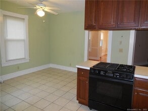 70 Thorpe St in Fairfield, CT - Building Photo - Building Photo