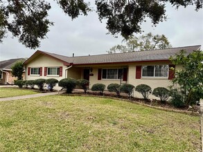 5215 Cheena Dr in Houston, TX - Foto de edificio - Building Photo