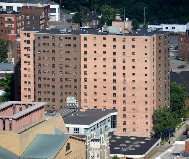 Vine Street Tower in Johnstown, PA - Foto de edificio - Building Photo