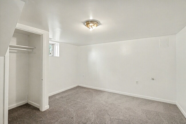 6120 Otis St in Landover, MD - Foto de edificio - Building Photo