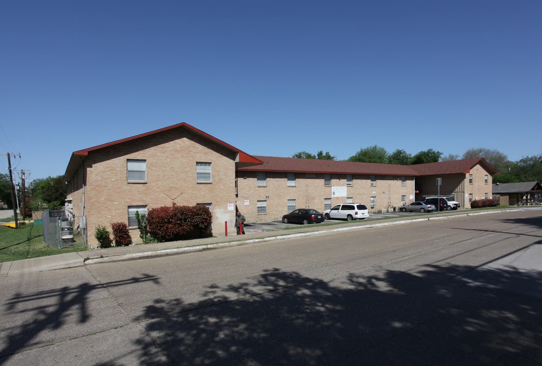 Lynn Villa Apartments in Carrollton, TX - Building Photo