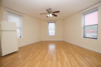 3335 W Diversey Ave in Chicago, IL - Building Photo - Building Photo
