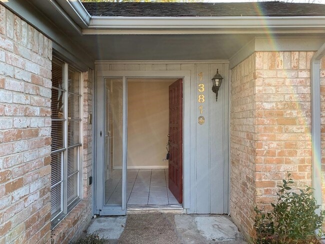 13819 Piping Rock Ln in Houston, TX - Building Photo - Building Photo