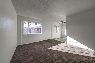 2556-2576 Van Patten St in Las Vegas, NV - Building Photo - Building Photo