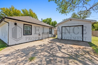 1833 S St Clair St in Wichita, KS - Building Photo - Building Photo