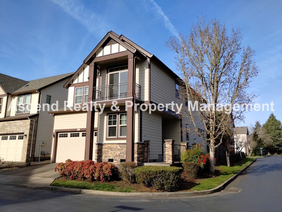 6449 NE Southbrook Ct in Hillsboro, OR - Building Photo