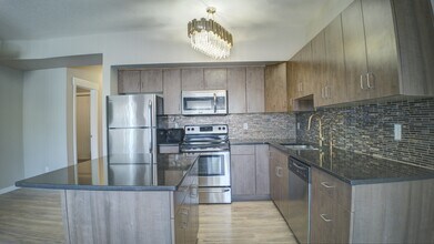 10518-10113 113 St in Edmonton, AB - Building Photo - Building Photo