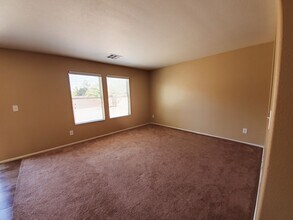348 Bella Calabria Ave in Las Vegas, NV - Building Photo - Building Photo