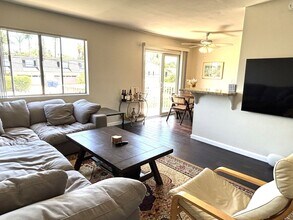 700 Regal Rd in Encinitas, CA - Building Photo - Building Photo