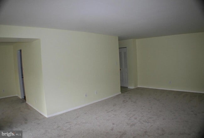 5817 Edson Ln in Rockville, MD - Building Photo - Building Photo