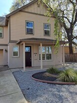 2204 Estes Rd in Chico, CA - Building Photo