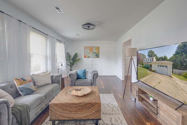 302 Lampros Ct in Hampton, VA - Building Photo - Building Photo