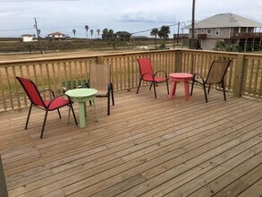 3921 11 Mile Rd in Galveston, TX - Building Photo - Building Photo