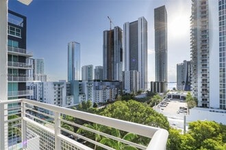 2200 NE 4th Ave in Miami, FL - Building Photo - Building Photo