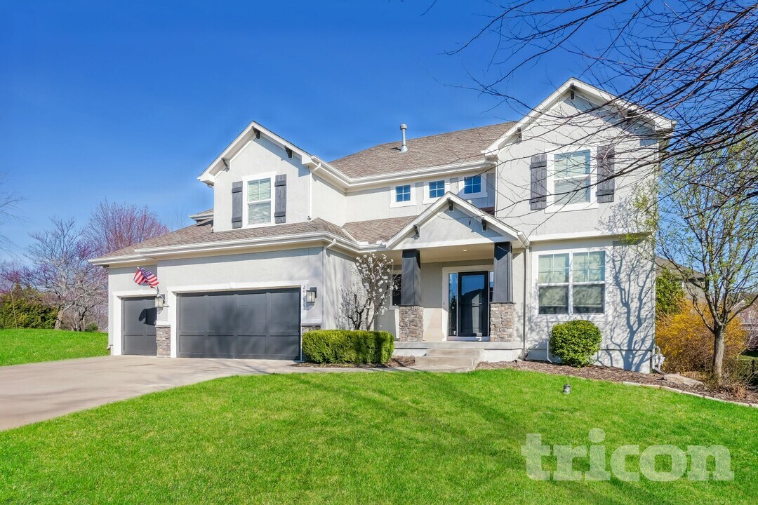 24136 W 113th Terrace, Unit 2-2020 in Olathe, KS - Foto de edificio