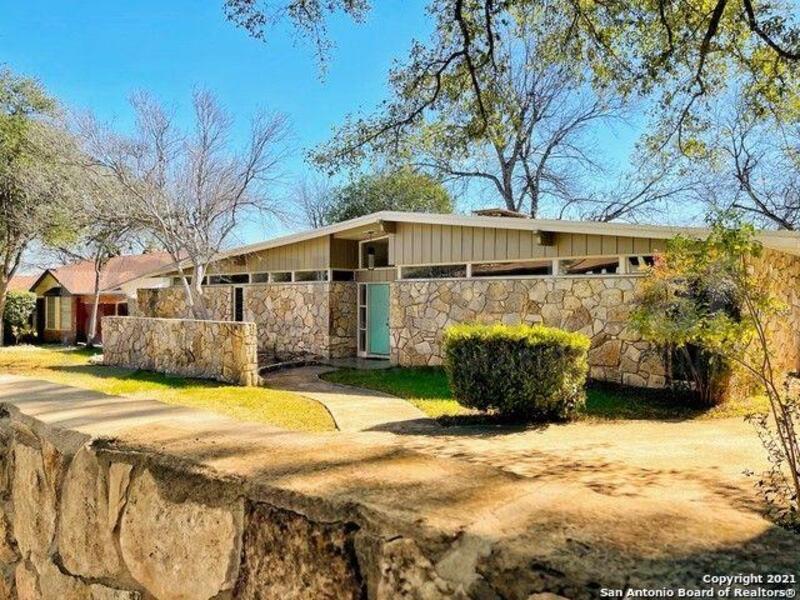 2622 Hopeton Dr in San Antonio, TX - Building Photo