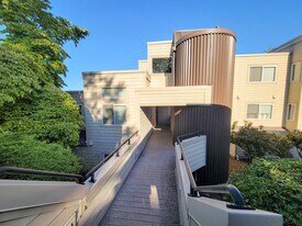 7517 Old Redmond Rd in Redmond, WA - Building Photo