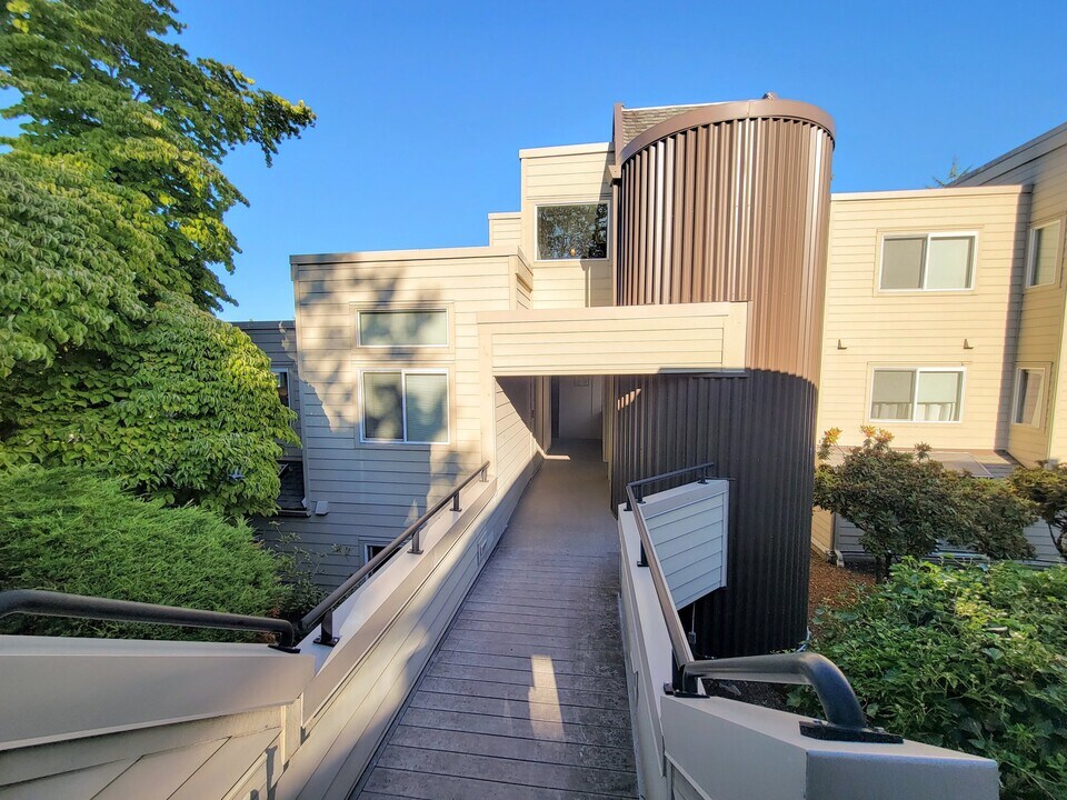 7517 Old Redmond Rd in Redmond, WA - Foto de edificio