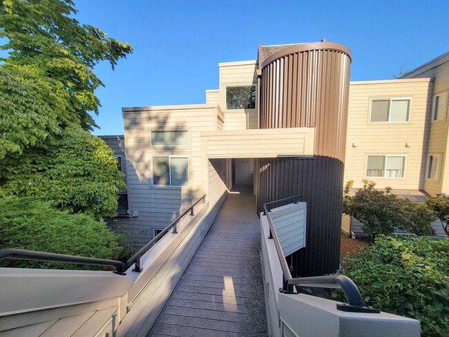 property at 7517 Old Redmond Rd