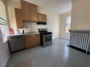 475 Cooper St, Unit #1 in Beverly, NJ - Foto de edificio - Building Photo