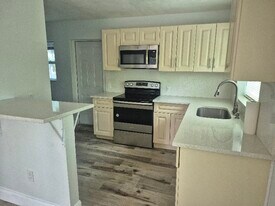 3311 Broadway in West Palm Beach, FL - Building Photo